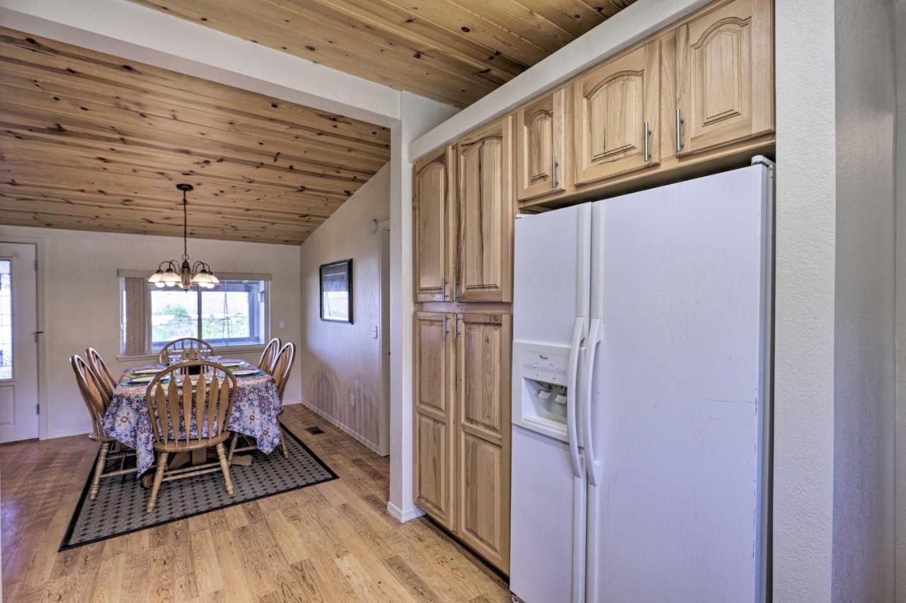 Rustic Bullhead City Retreat With Porch And Views Eksteriør billede