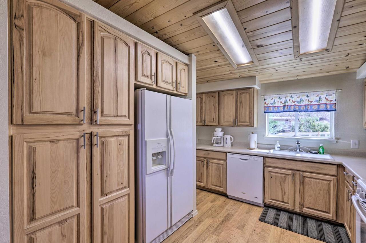 Rustic Bullhead City Retreat With Porch And Views Eksteriør billede